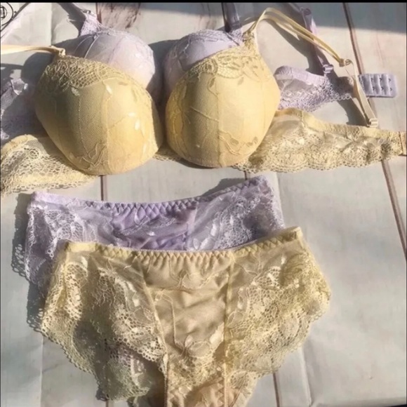 2 sets of lace bra with matching panties - Picture 1 of 8